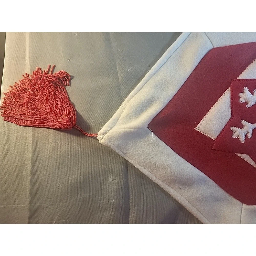 Vintage Handmade Christmas Table Runner with Felt Appliqué.‎
